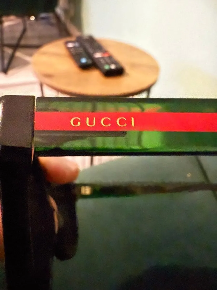 Gucci sun glasses - Image 4