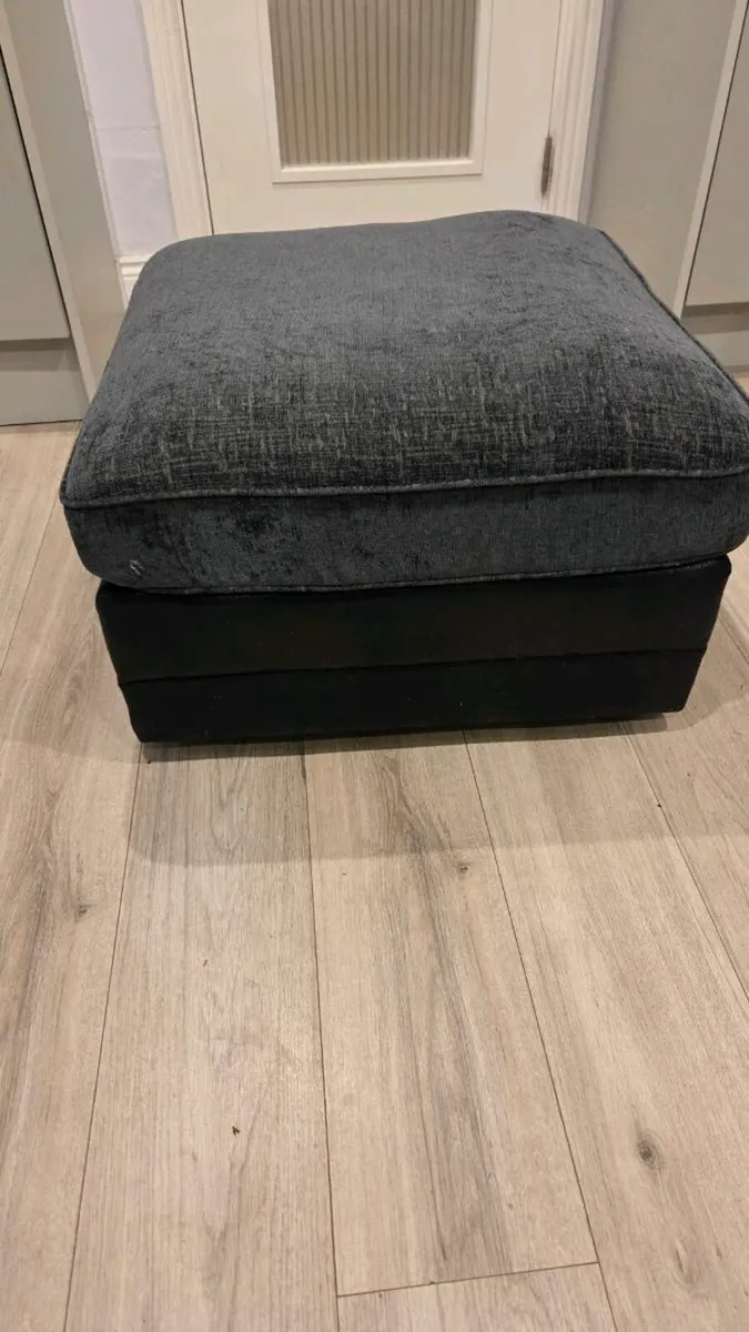 Pouffe - Image 1