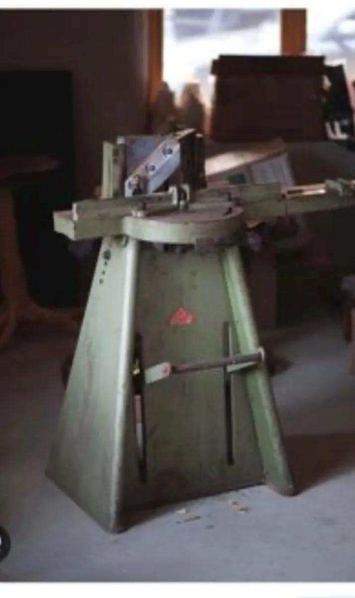 Picture framing equipment - Image 1