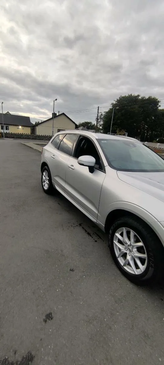 182 Volvo XC60 D4 Momentum 5DR - Image 3