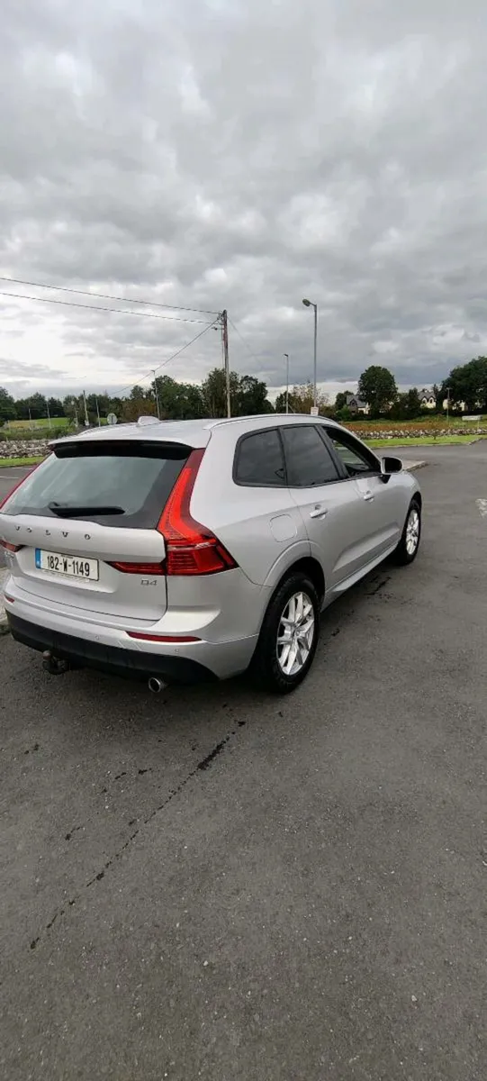 182 Volvo XC60 D4 Momentum 5DR - Image 4