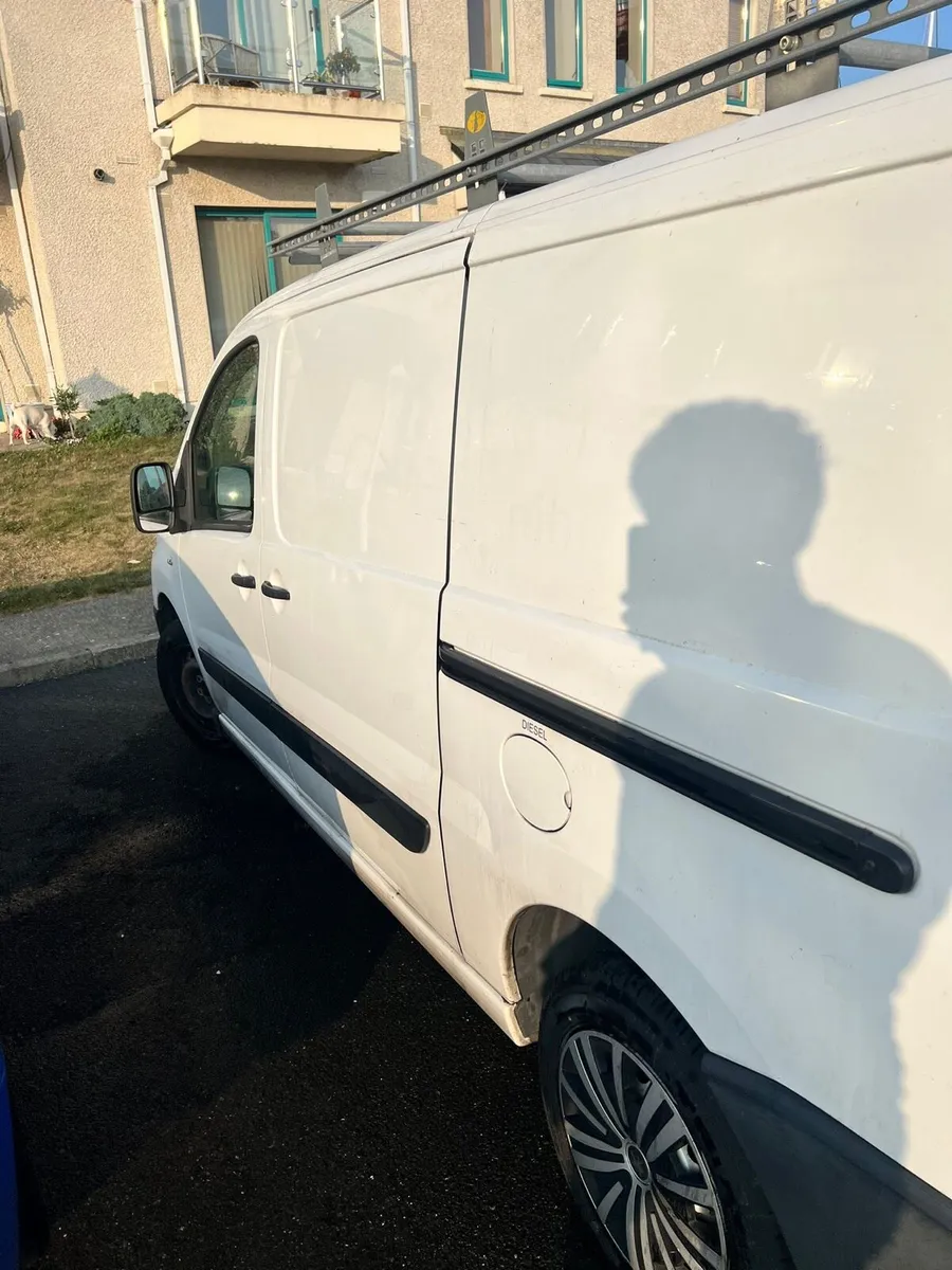 Van - Image 2