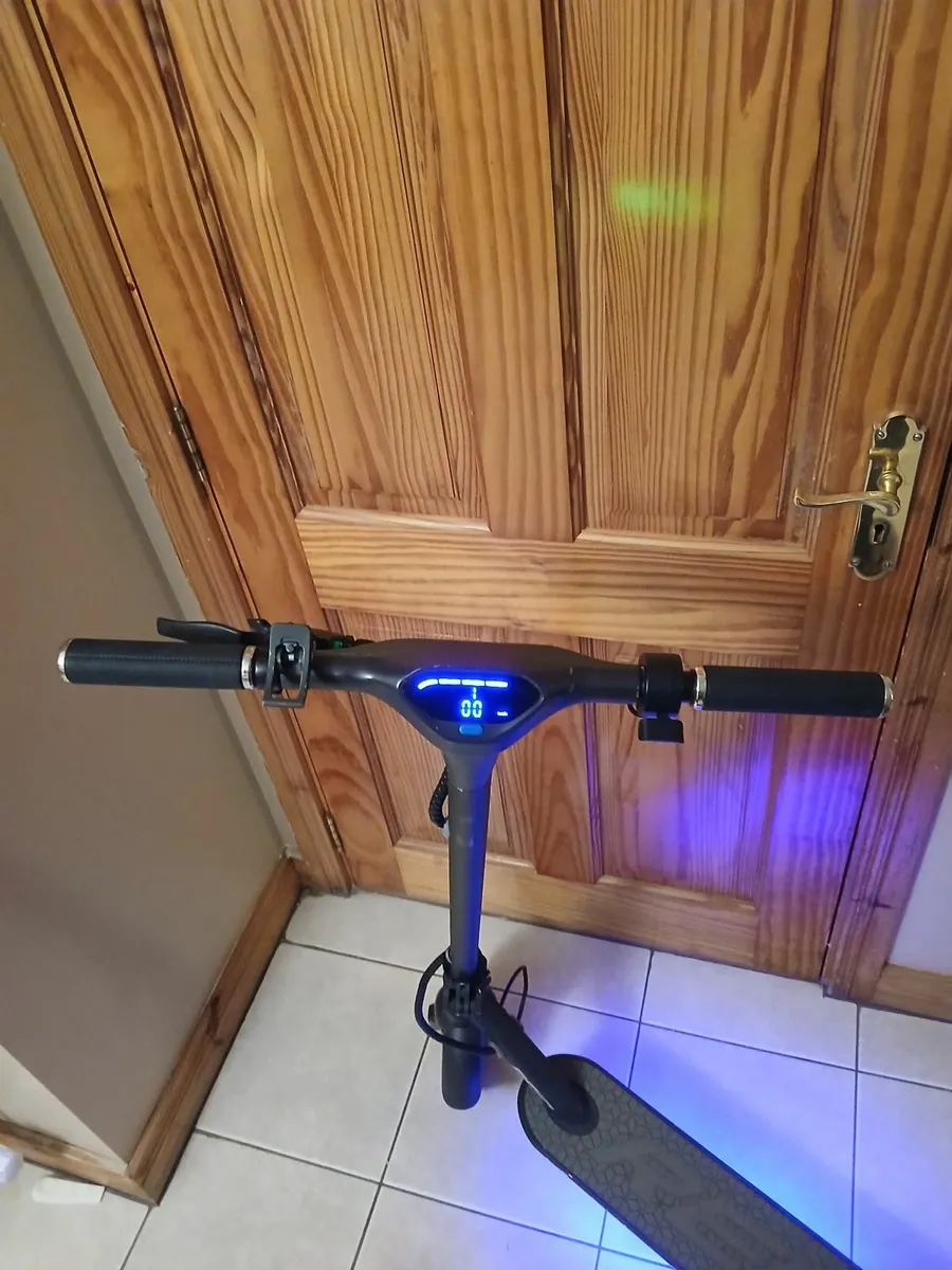 Electric scooter - Image 4