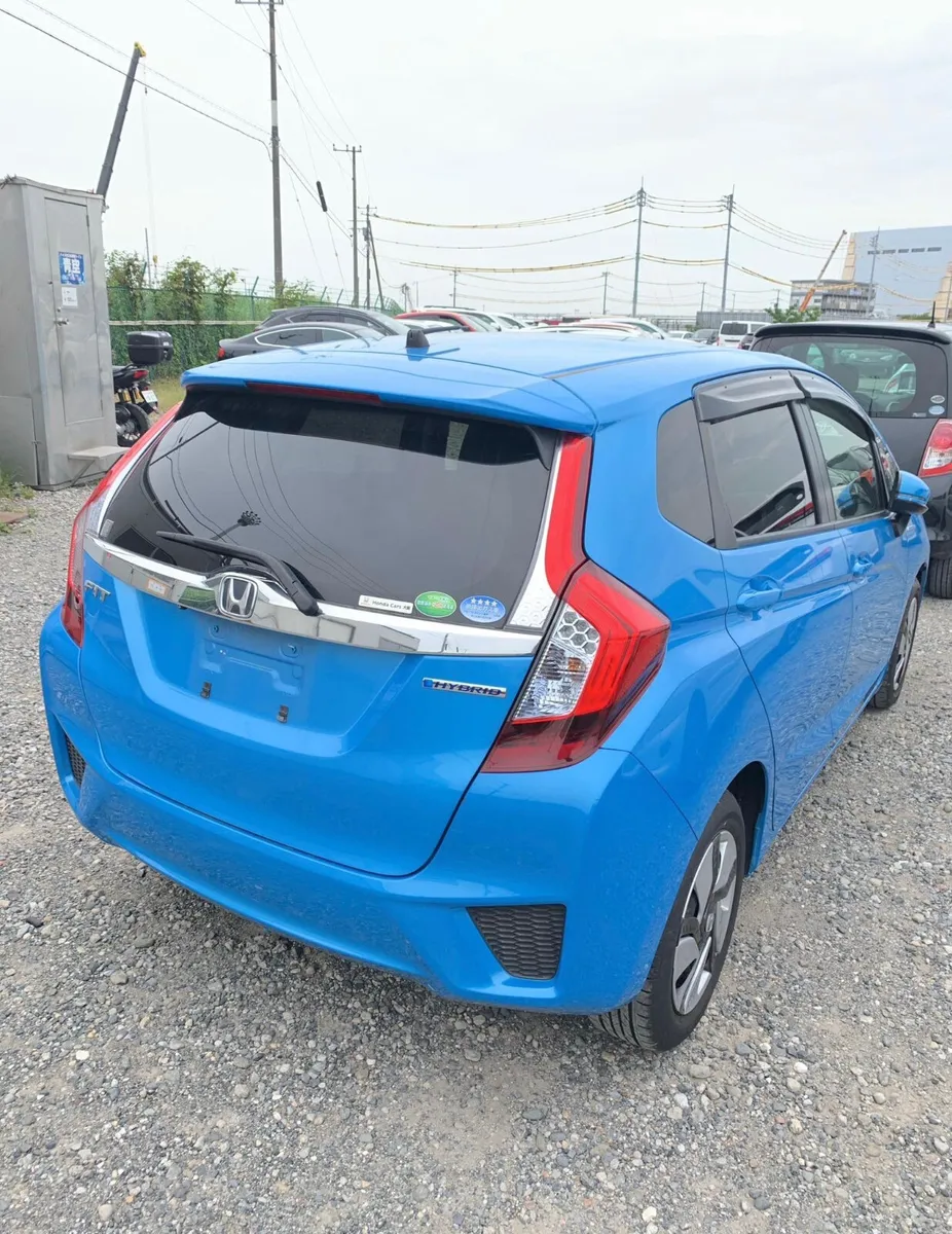2014 Honda Fit 1.5 Hybrid LOW KMS - Image 4
