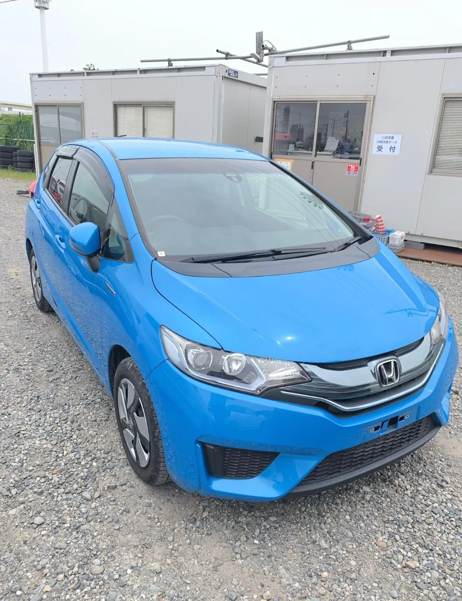 2014 Honda Fit 1.5 Hybrid LOW KMS - Image 2