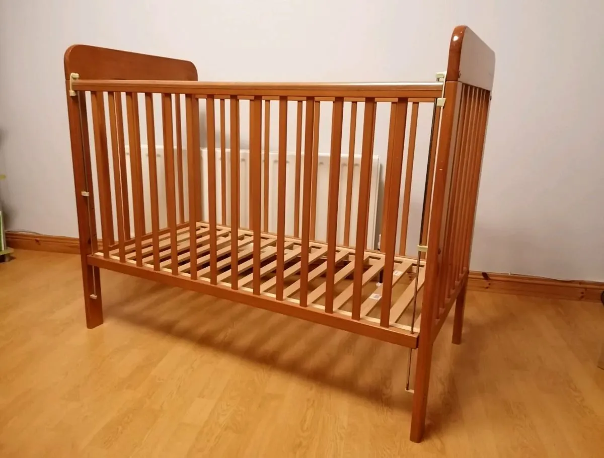 Cosatto baby cot - Image 2