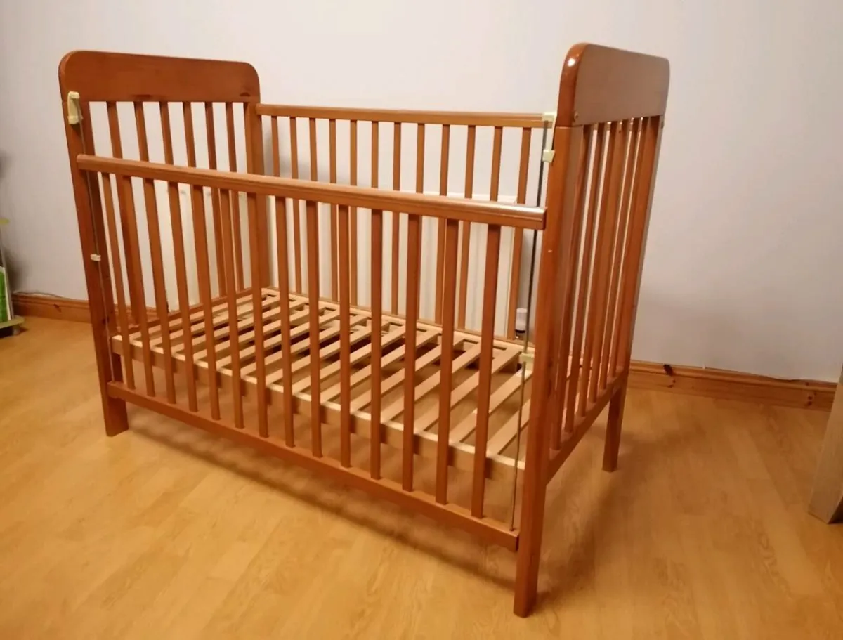 Cosatto baby cot - Image 3