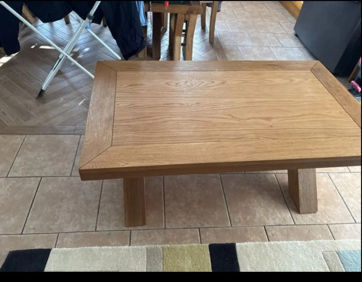 Solid oak coffee table - Image 1