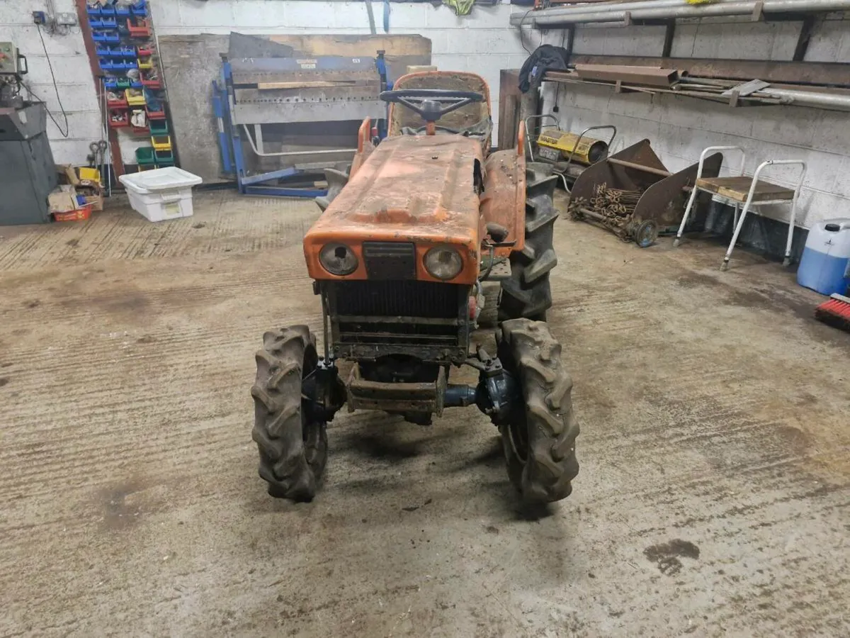 Compact tractor - Image 1