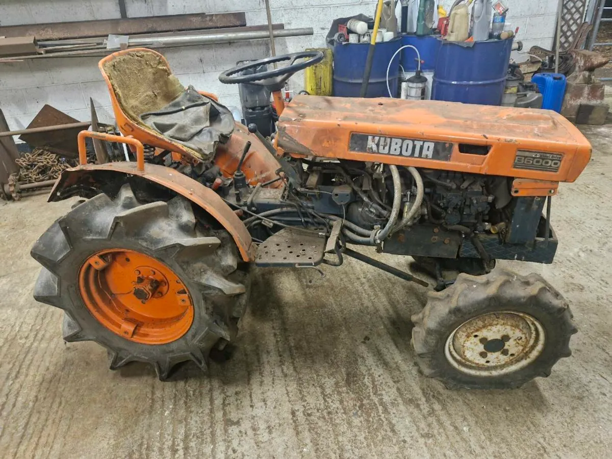 Compact tractor - Image 2