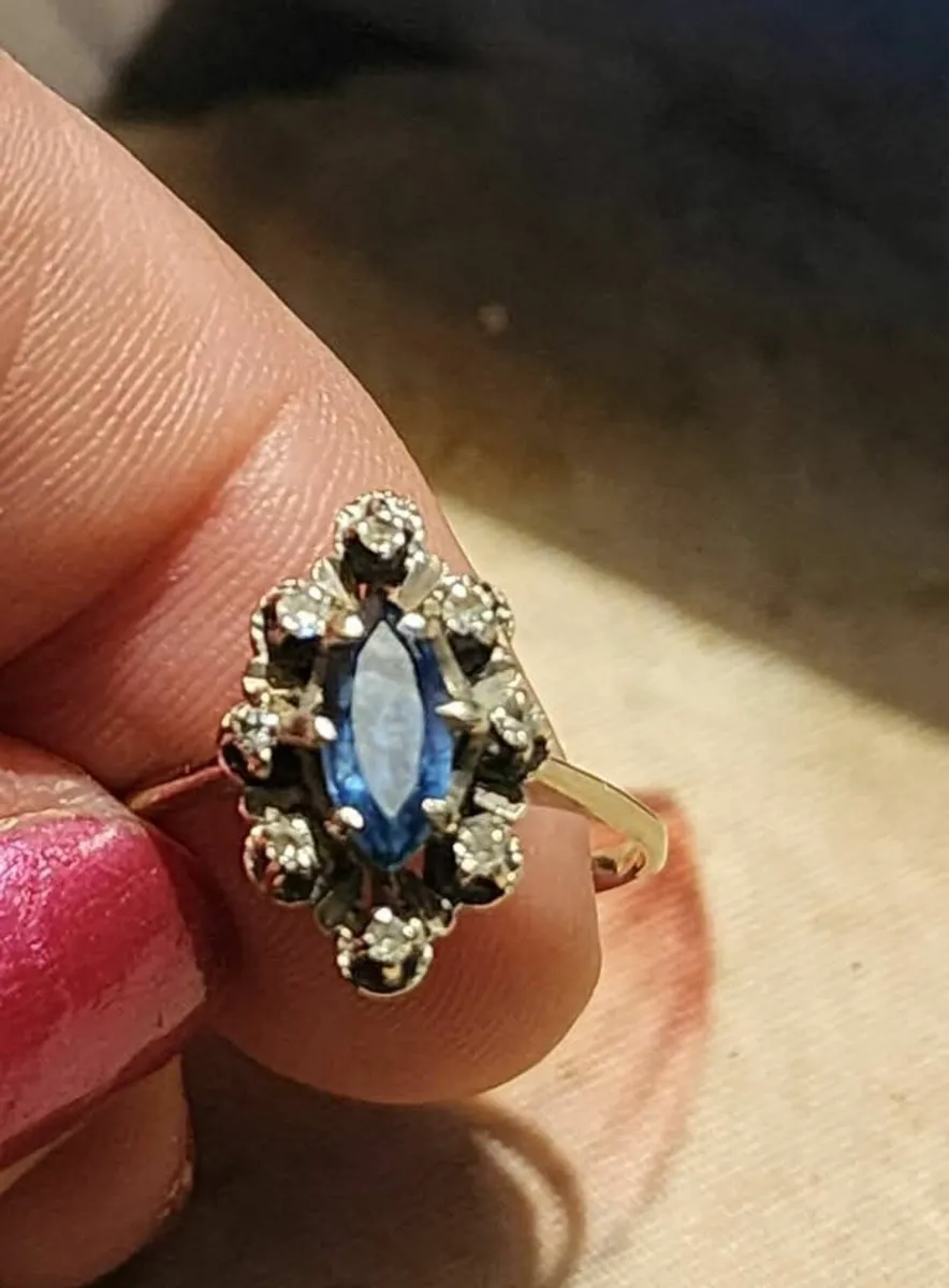 Beautiful Sapphire and Diamond Ring - Image 1