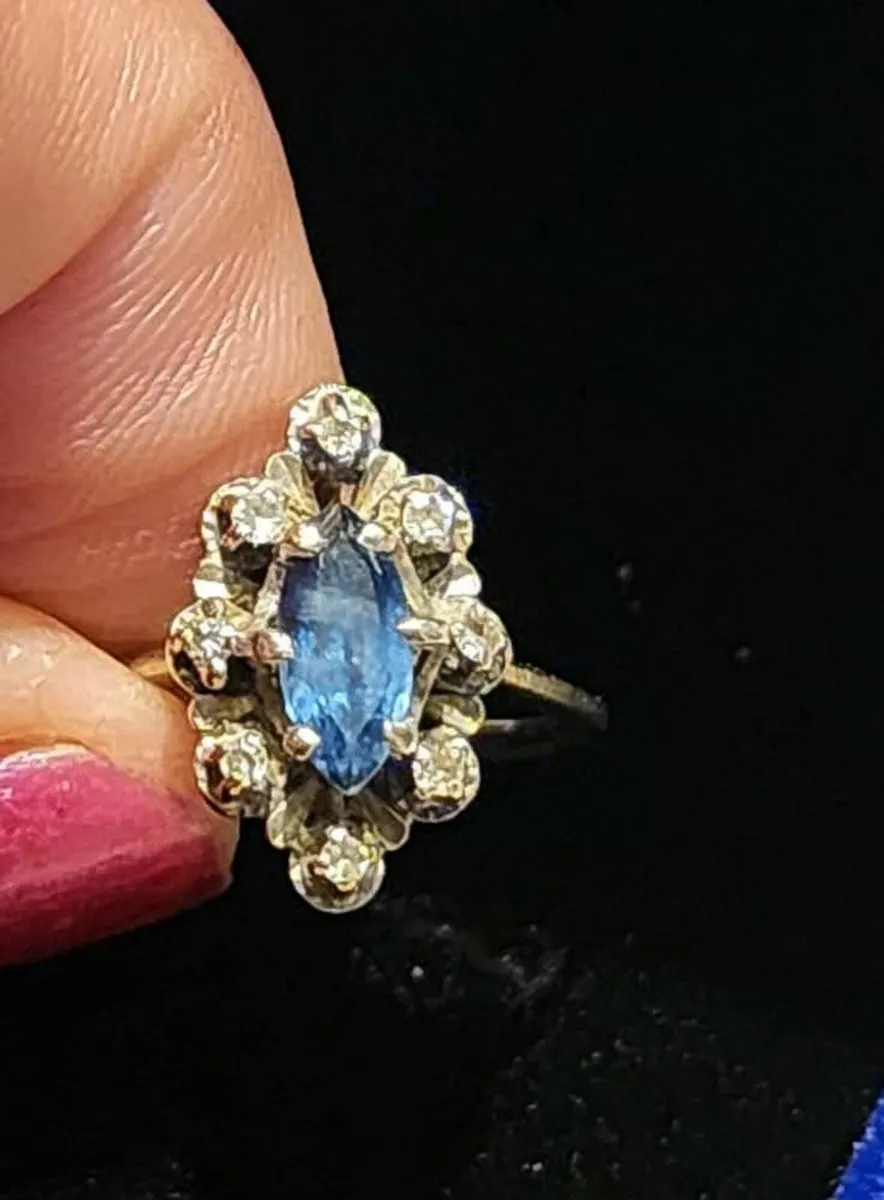 Beautiful Sapphire and Diamond Ring - Image 2