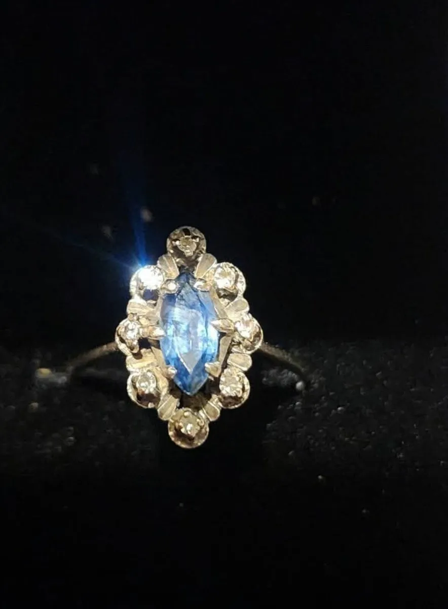 Beautiful Sapphire and Diamond Ring - Image 3