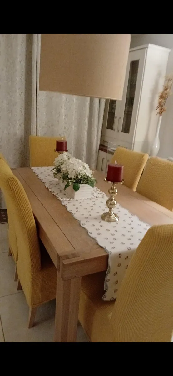 Table and chairs - Image 2