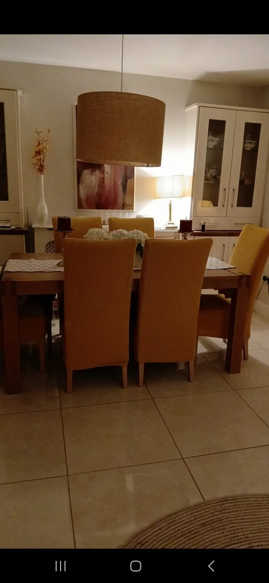 Table and chairs - Image 3