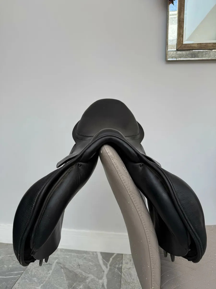 Stubben Jumping saddle - Image 1