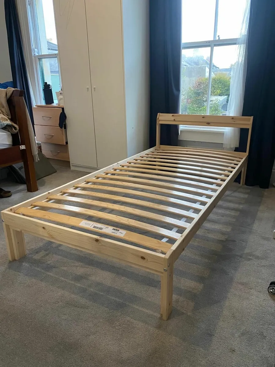 Single bed - Image 1