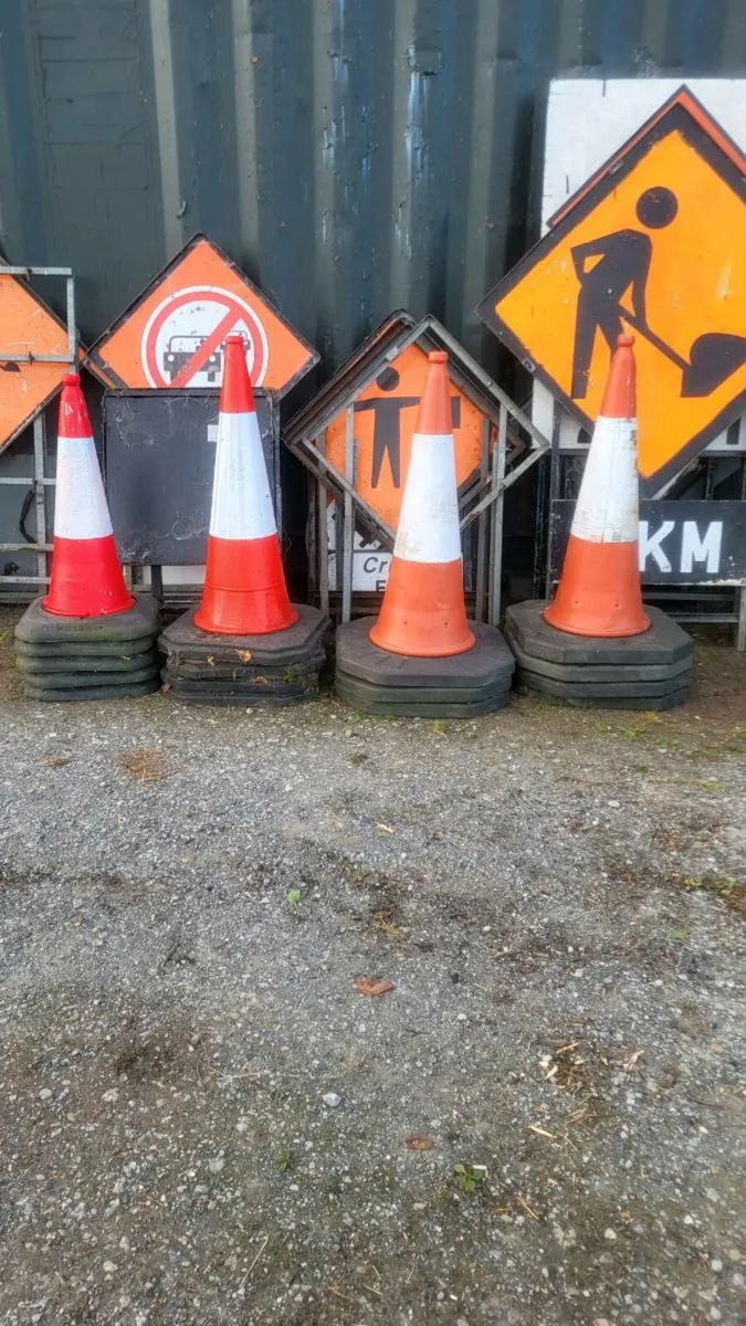 Road management signage - Image 2