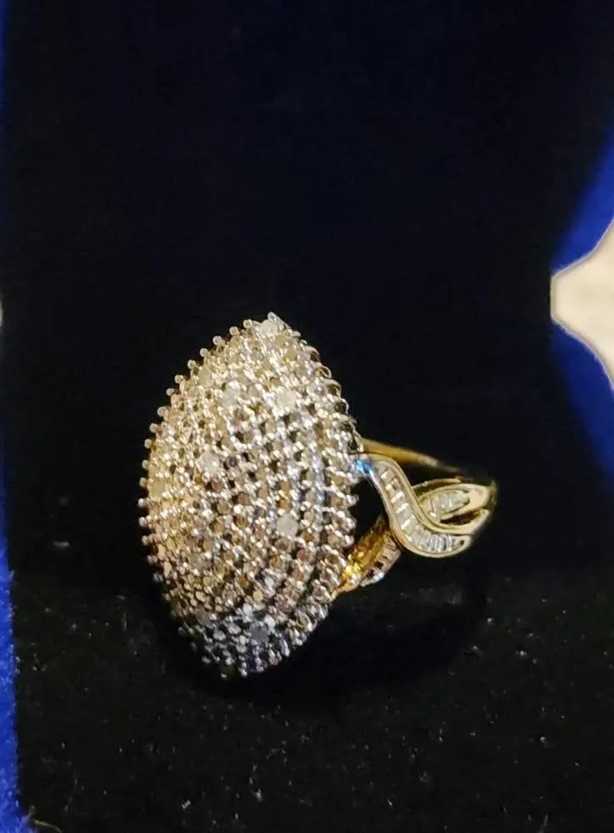 Beautiful Diamond Ring - Image 2