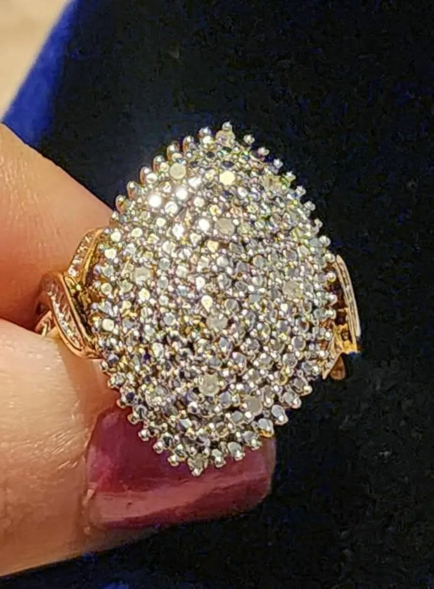 Beautiful Diamond Ring - Image 1