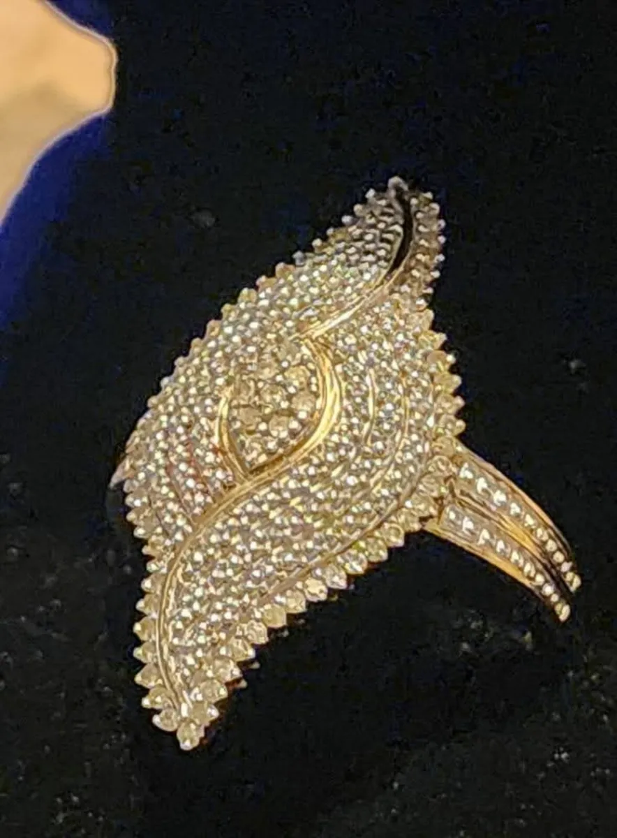 Beautiful Diamond Ring - Image 2