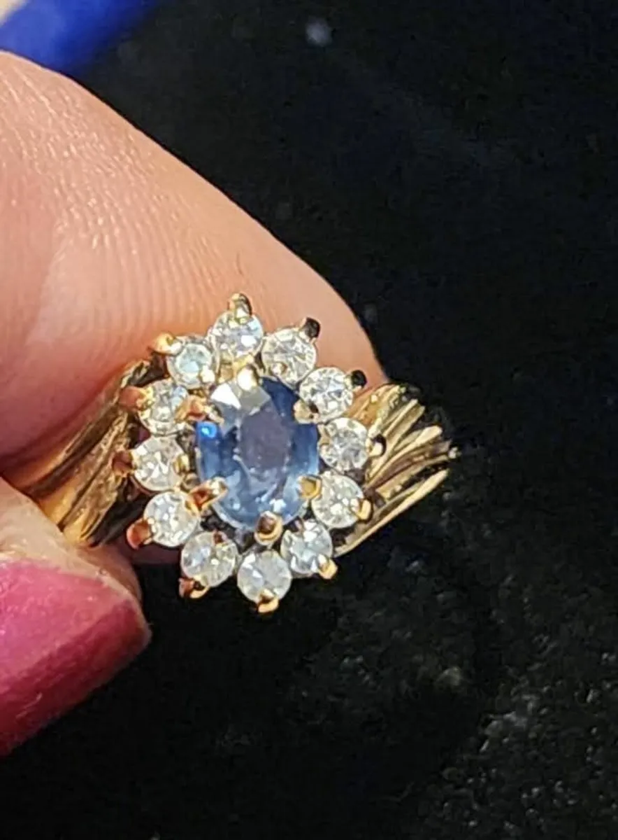 Beautiful Sapphire and Diamond Ring - Image 2
