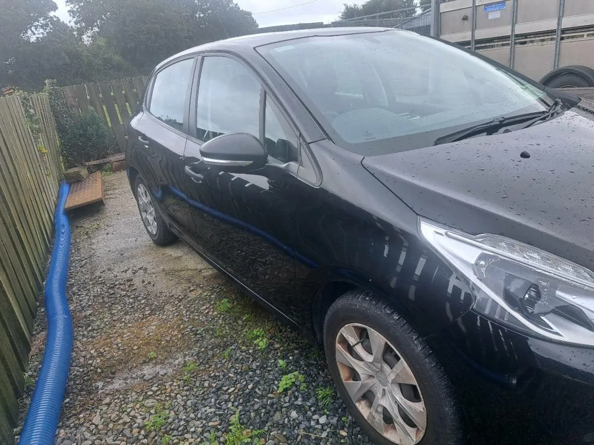 Peugeot 208 - Image 1