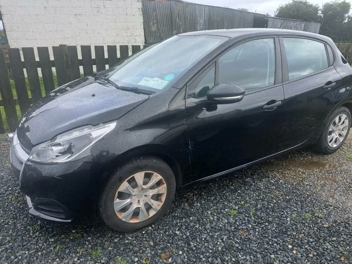 Peugeot 208 - Image 2