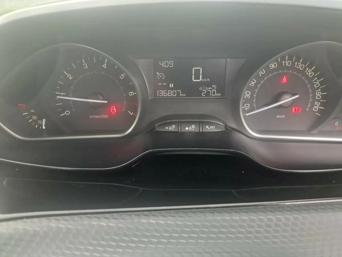 172 Peugeot 208 1.2 petrol..3450 - Image 4
