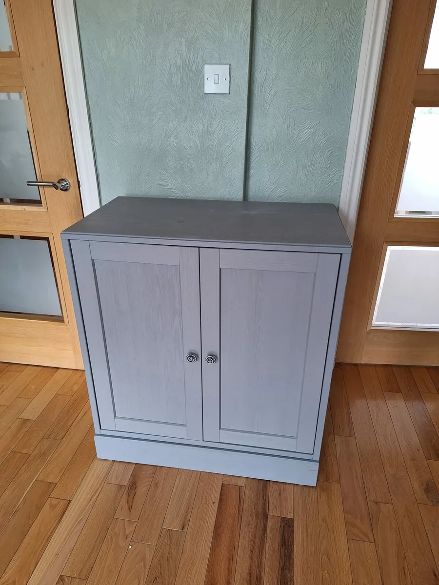 Cabinet - Image 1