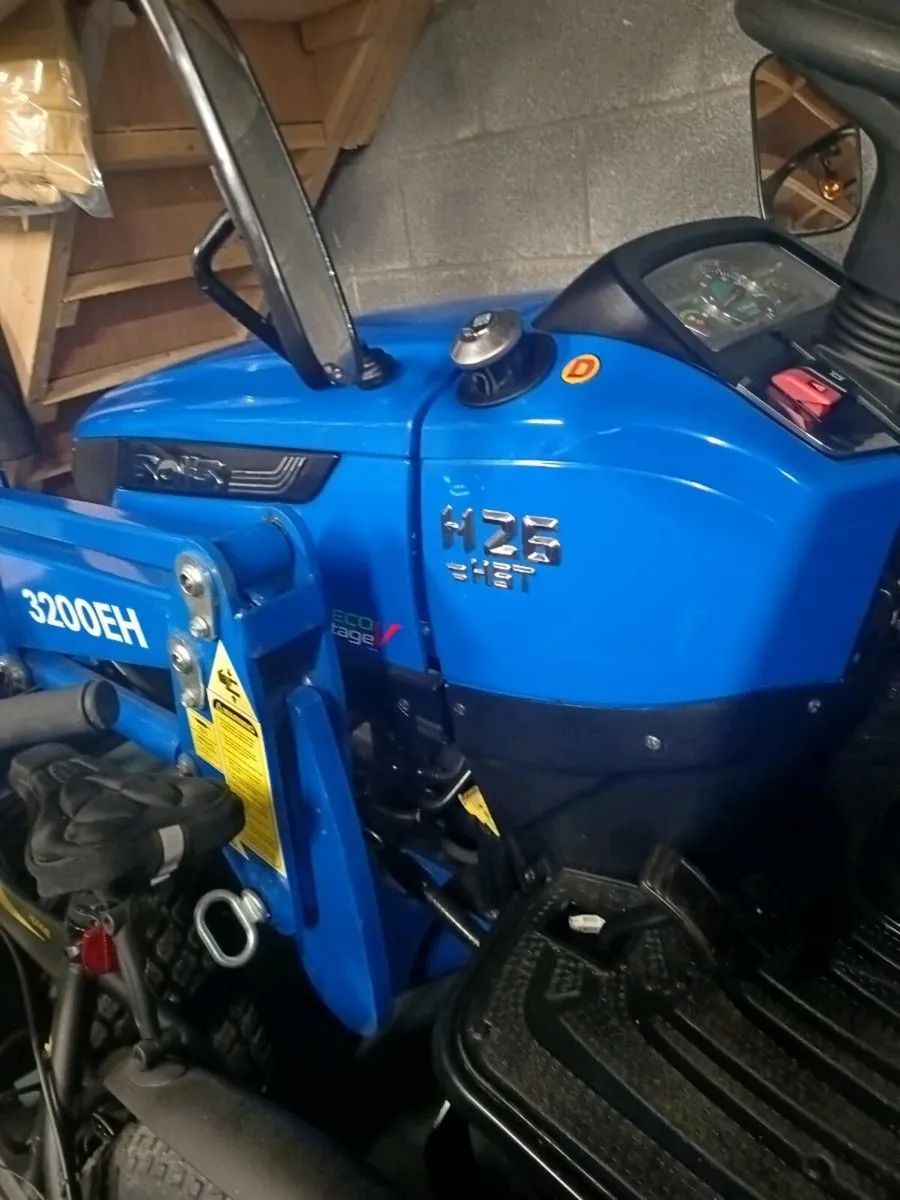 Solis tracto.r loader. hedge cutter - Image 4