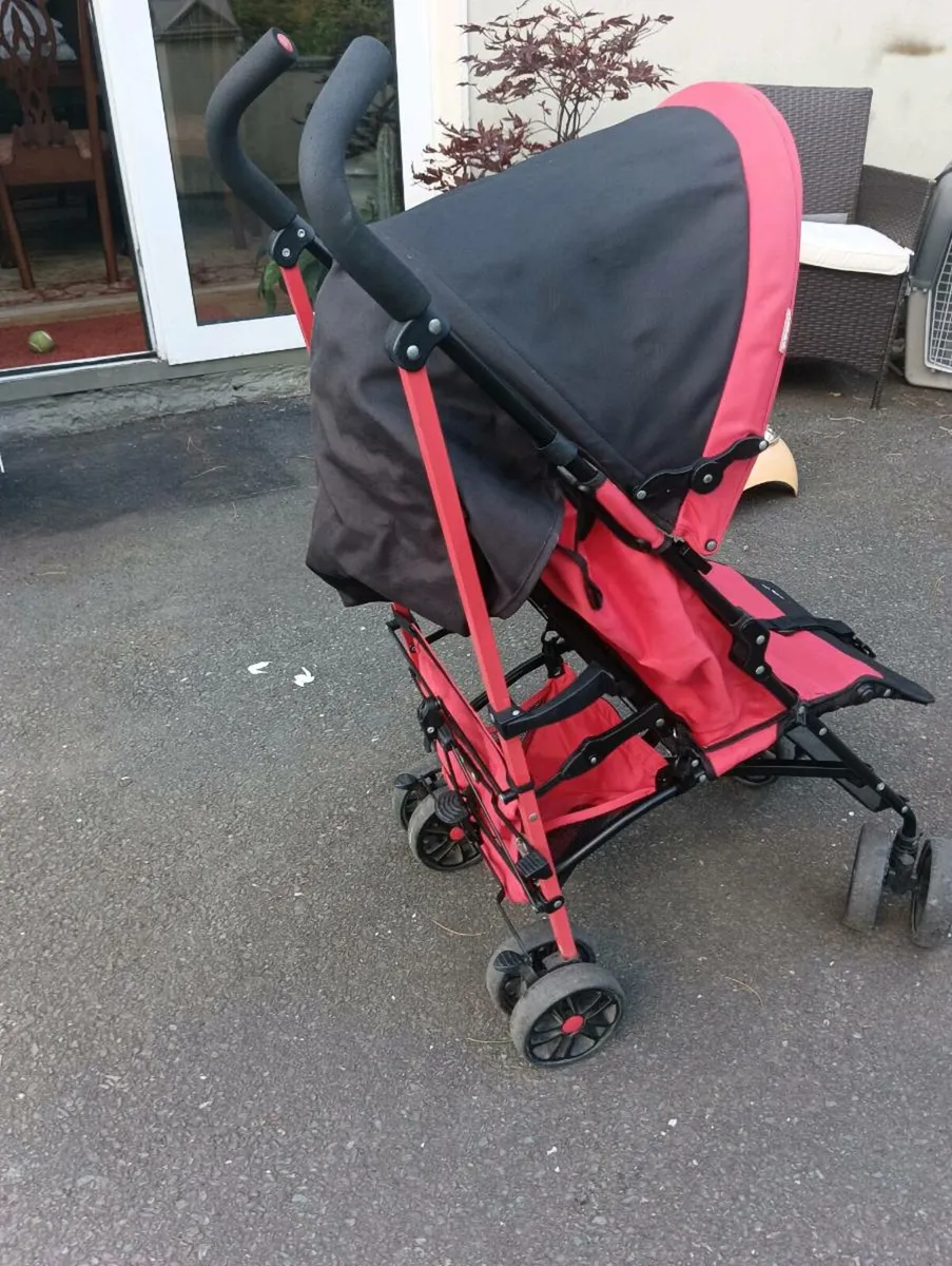 Beautiful buggy like new ,lies back flat.40 Euro - Image 3