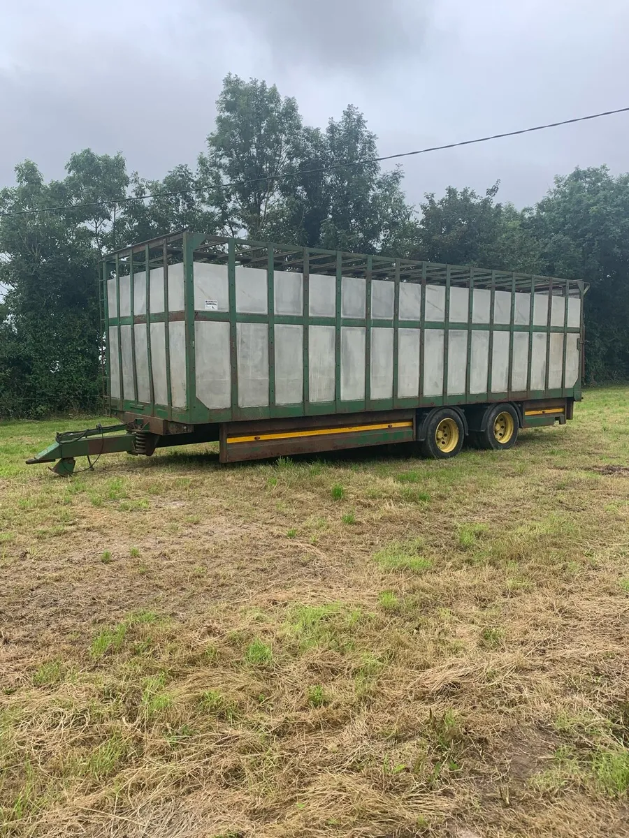 27 foot Eamon Barrett cattle trailer - Image 1