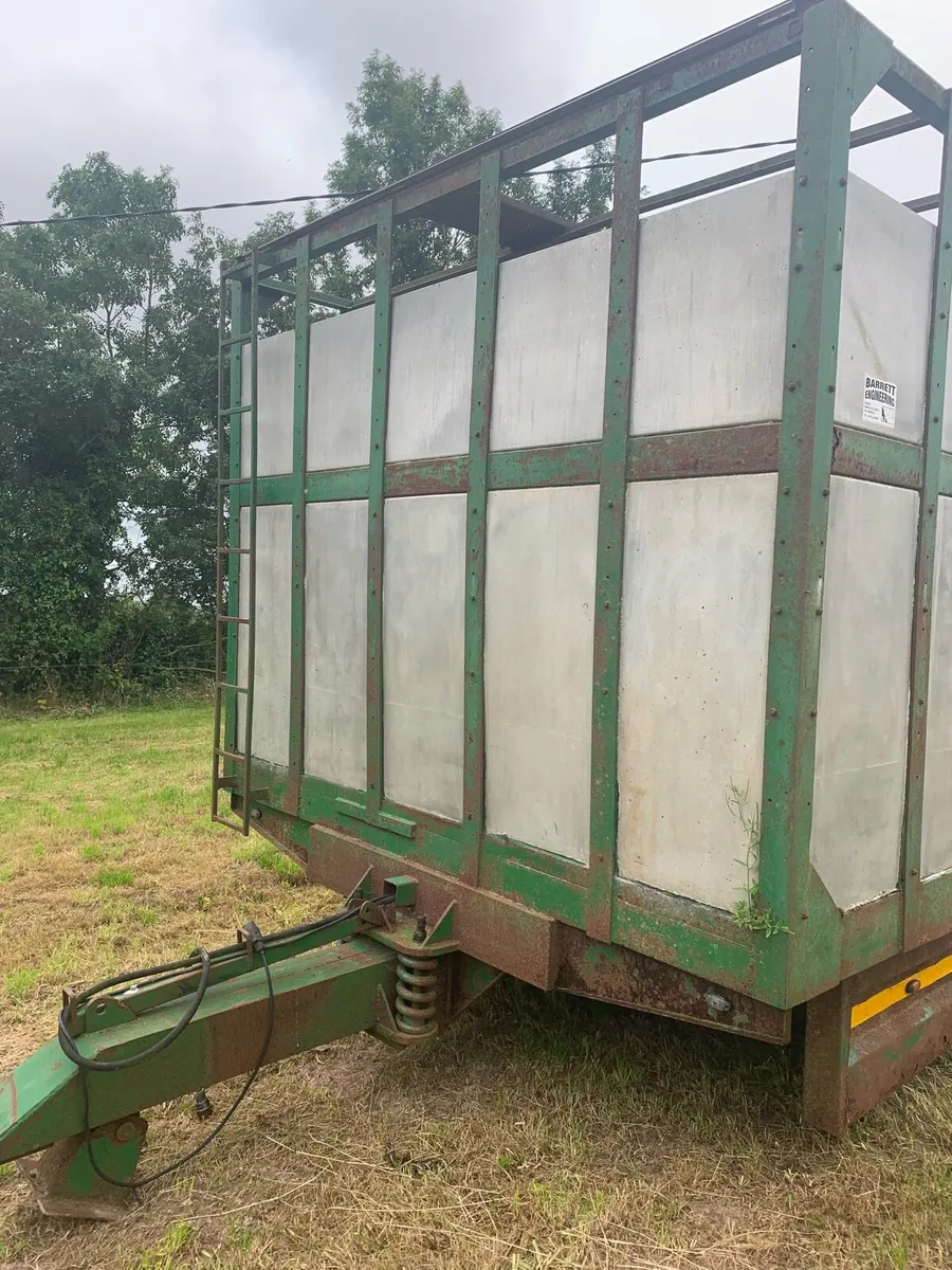 27 foot Eamon Barrett cattle trailer - Image 2
