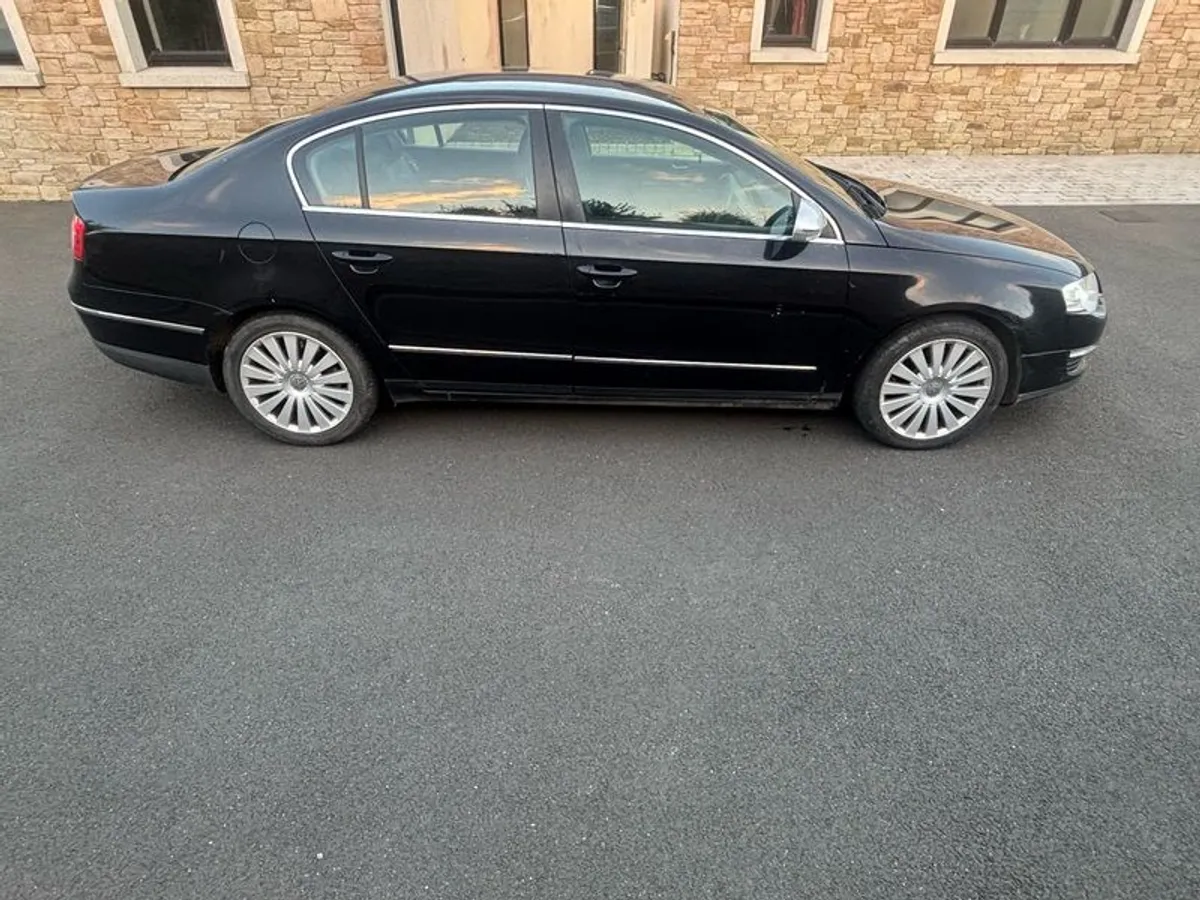 2009 Volkswagen Passat - Image 1