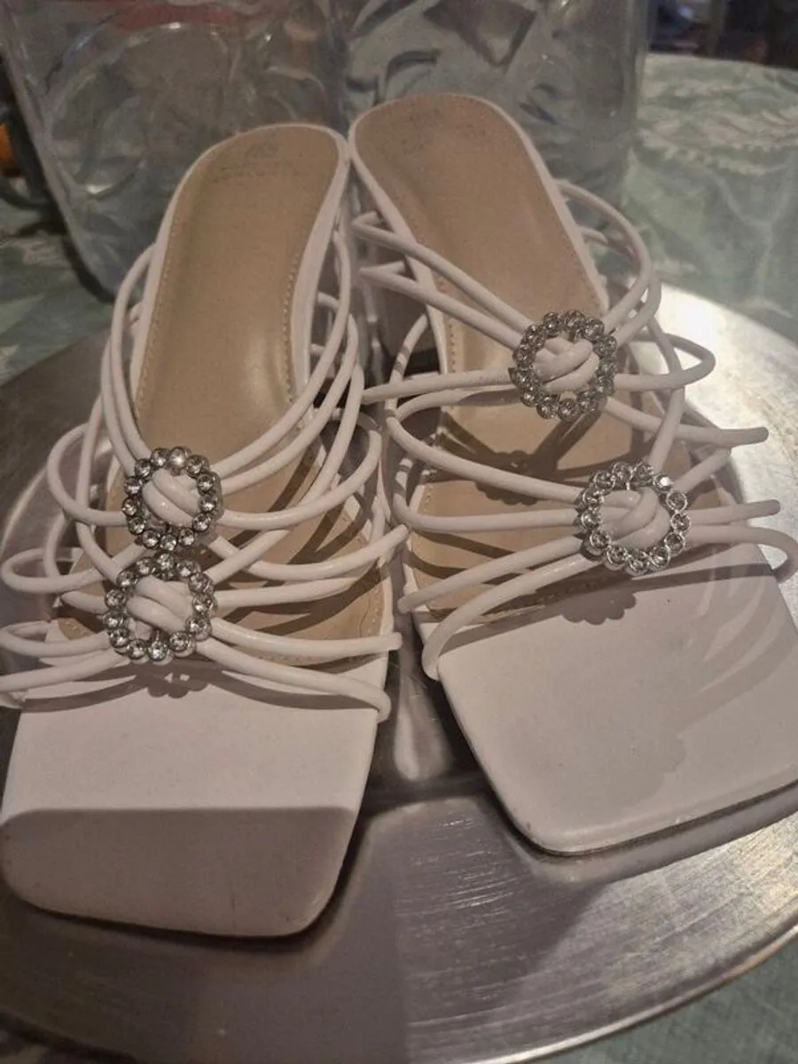 Shoes/ Heels - Image 4
