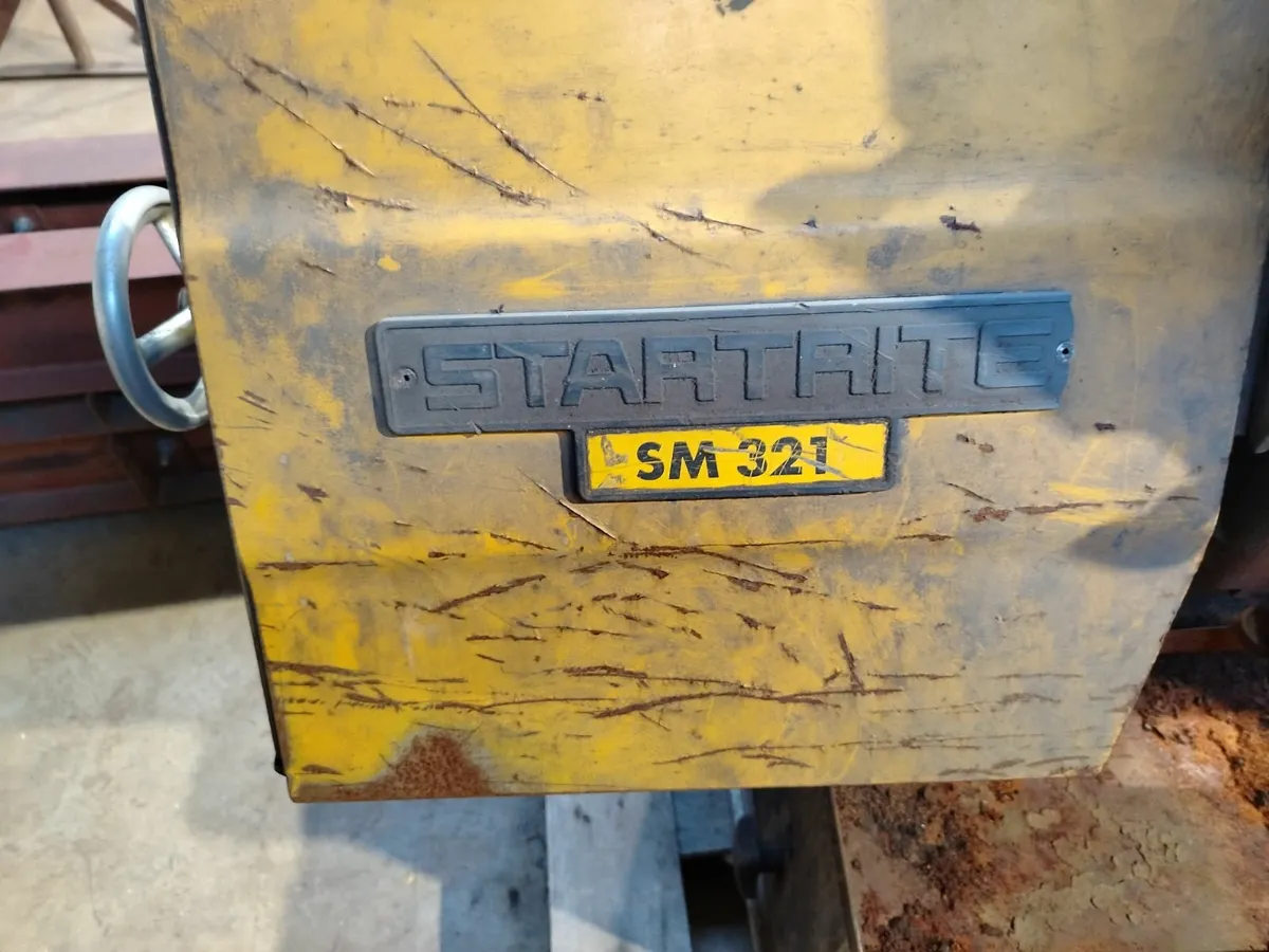 Steel band saw - Image 1