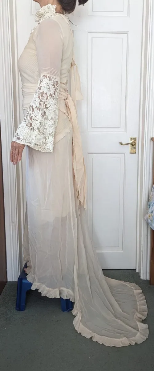 1930’s  wedding dress  size 8-10 - Image 4