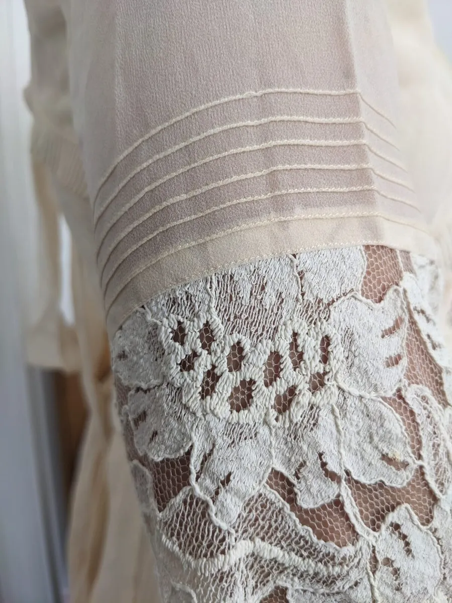 1930’s  wedding dress  size 8-10 - Image 2