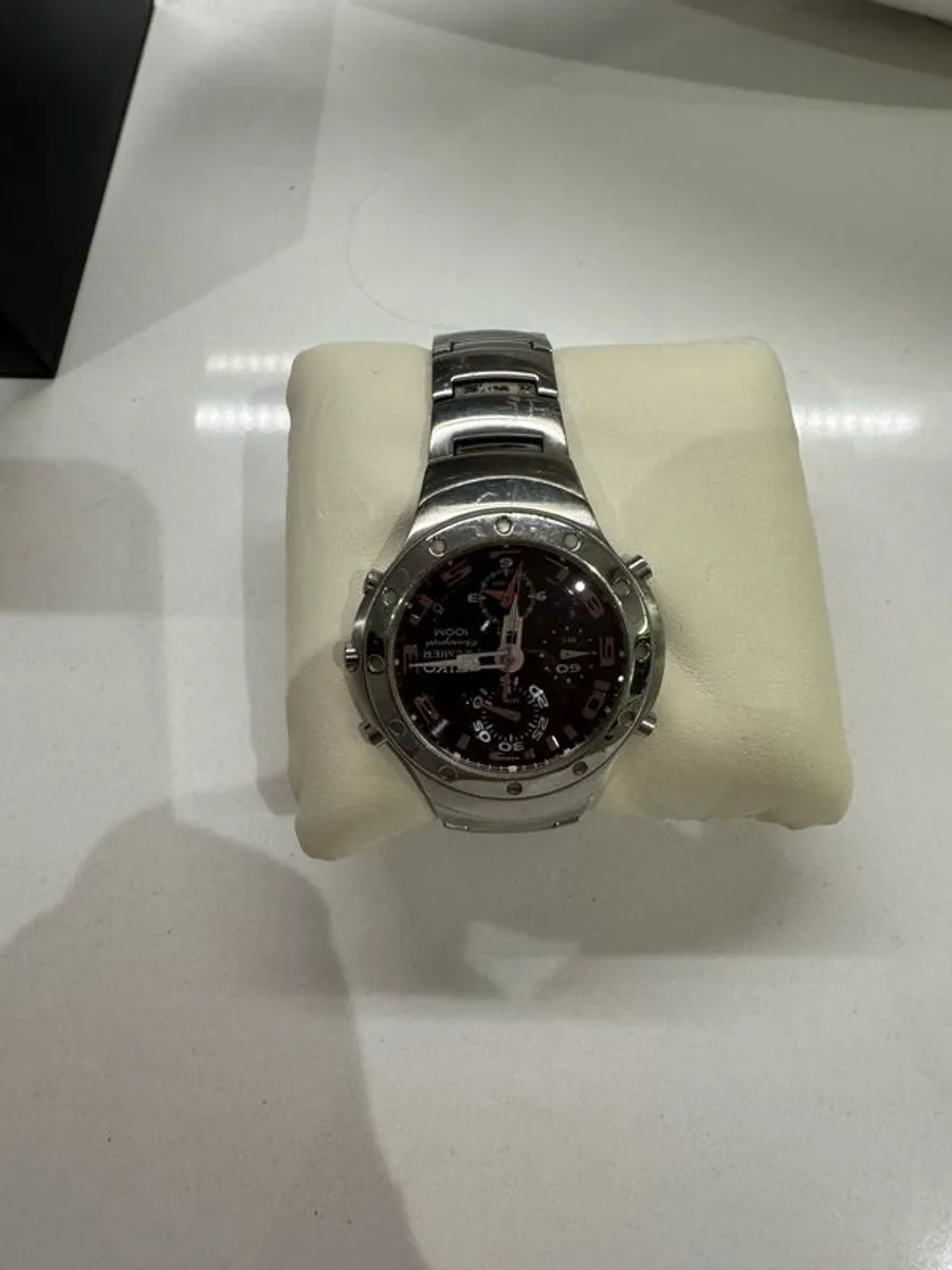 vintage seiko two for sale gold and silver one 100 black one 250 thanks - Image 2