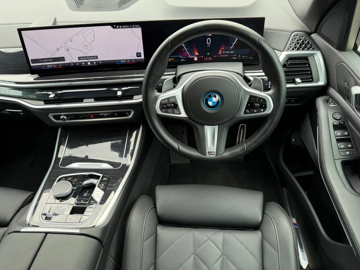 2025 BMW X5 50e M Sport Pro X-Drive - Image 3