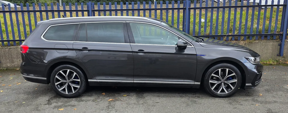 Volkswagen Passat GTE 2021 - Image 3