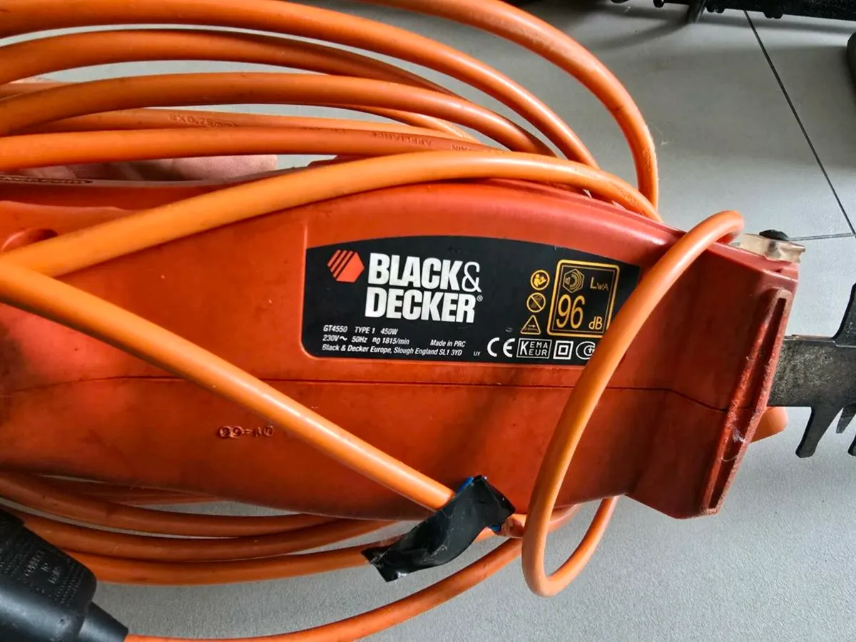 black and decker hedge trimmer - Image 2
