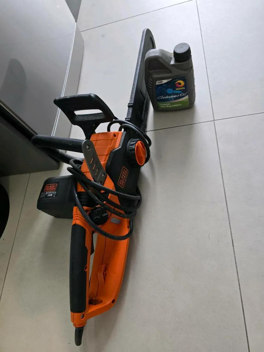 black and decker chainsaw - Image 1