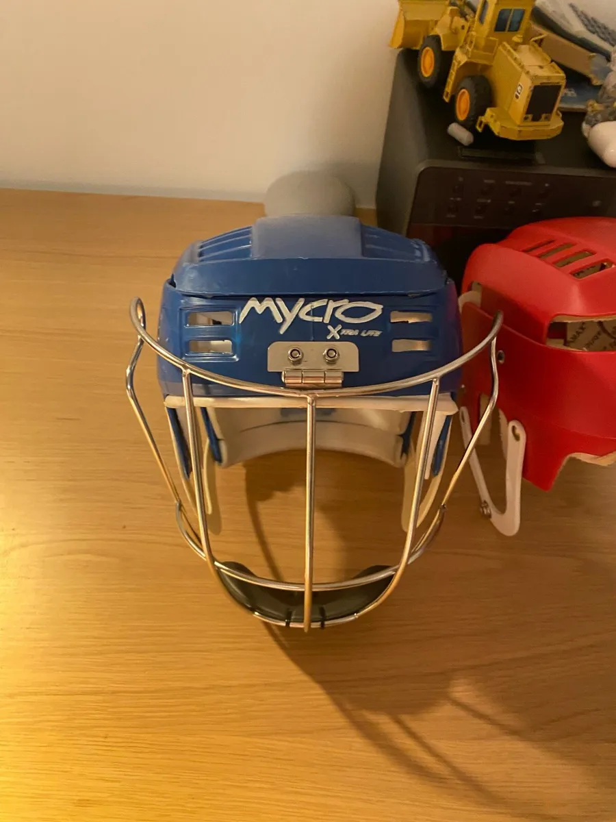 Hurling helmet - Image 1