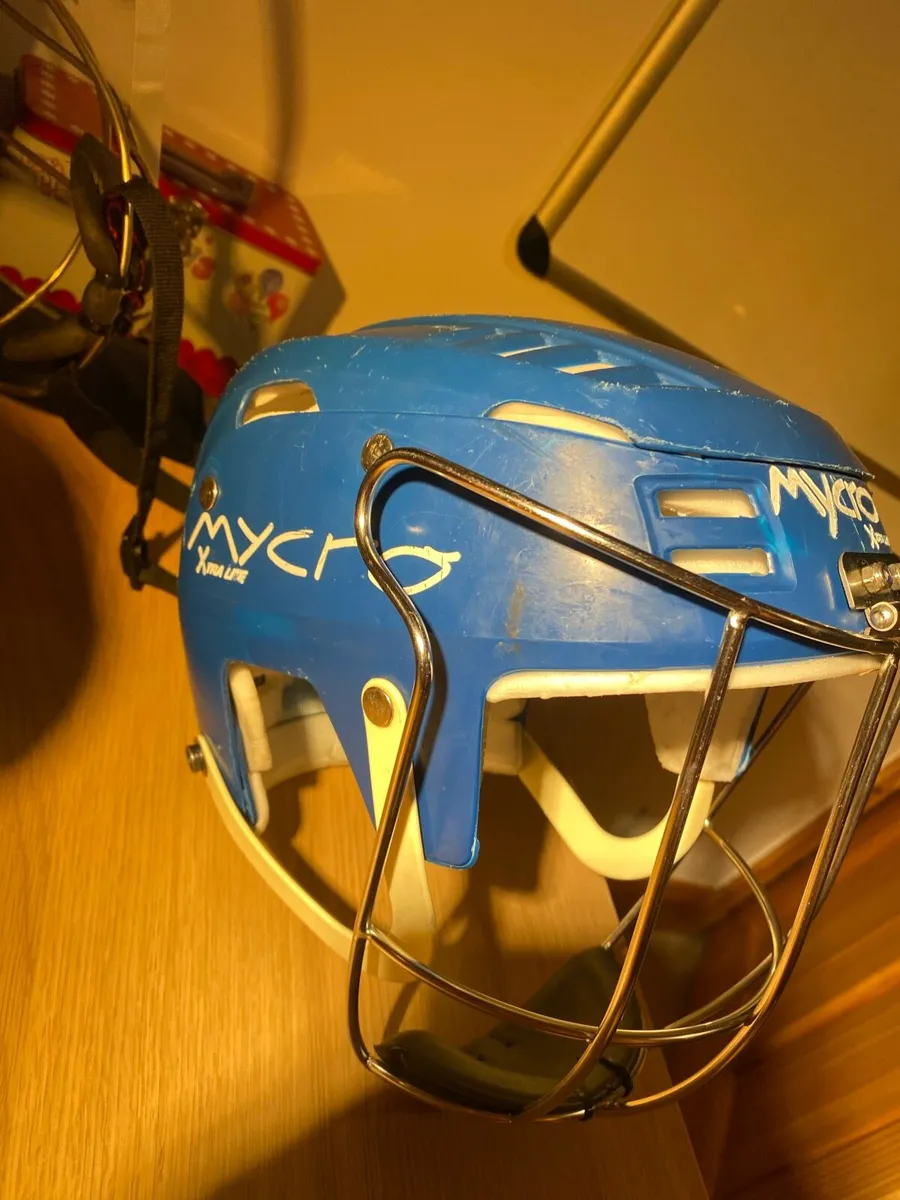 Hurling helmet - Image 4