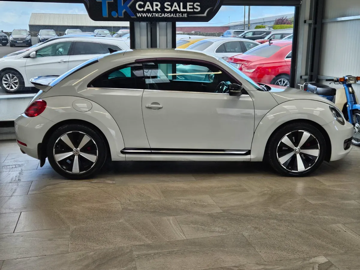 16 VOLKSWAGEN BEETLE SPORT 1.4 PETROL 150 BHP - Image 3