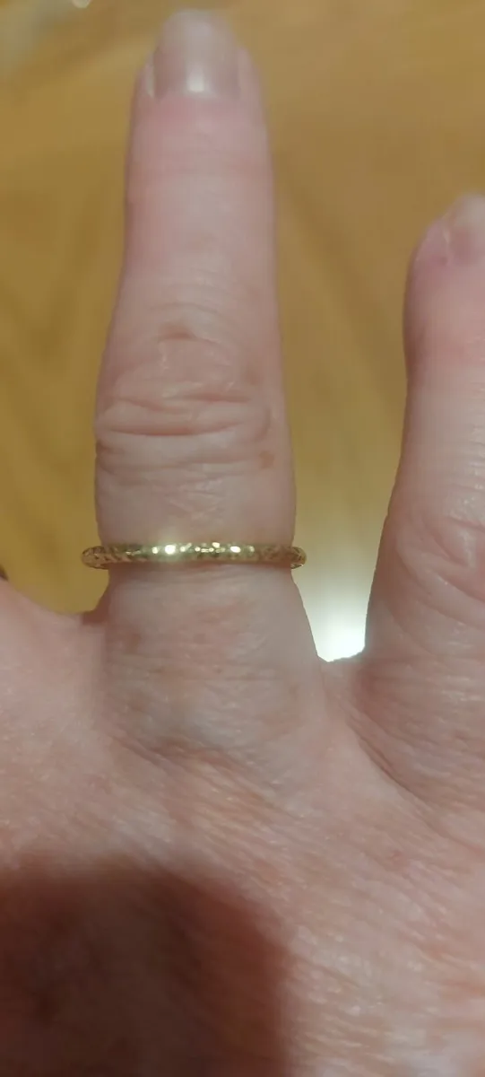 9 Carat Gold Diamond cut ring new - Image 1