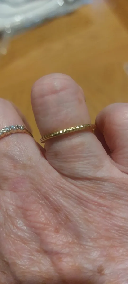9 Carat Gold Diamond cut ring new - Image 4