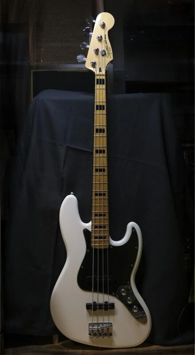 Squier Vintage Modified 70s Jazz Bass, Olympic White - Image 1